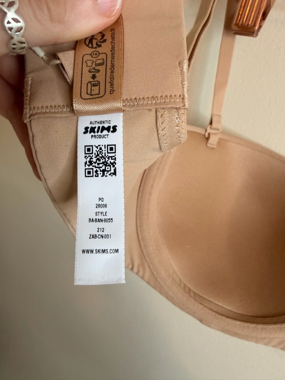 SKIMS Beige Strapless Bra - Picture 7 of 7